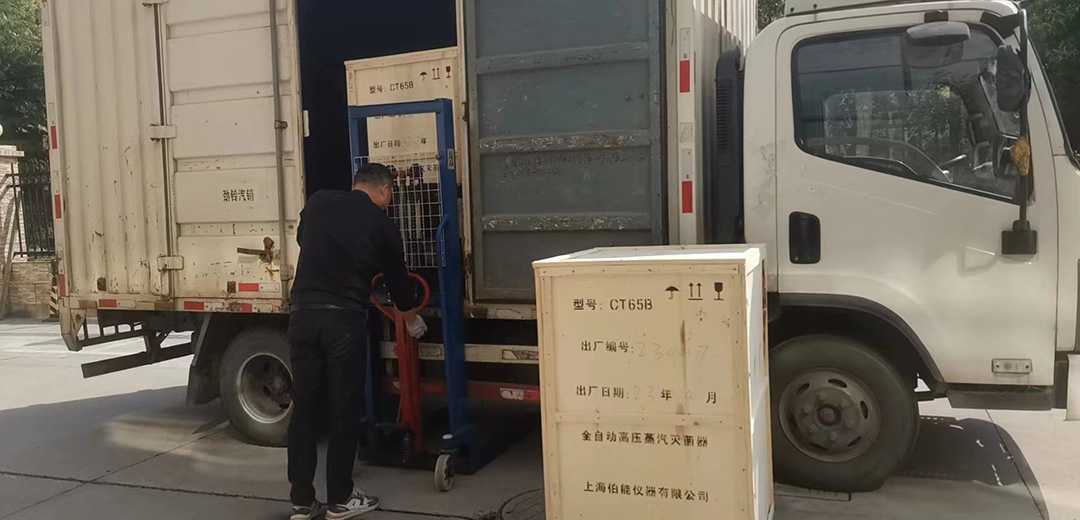 二台CT65B自动补水型灭菌器装车